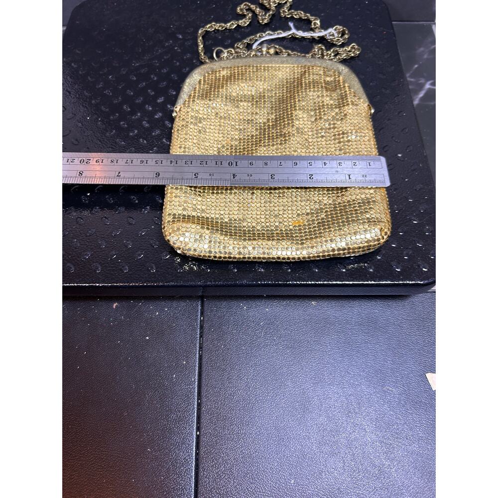 gold mesh evening bag features a structured frame and a delicate chain vintage - Picture 6 of 6